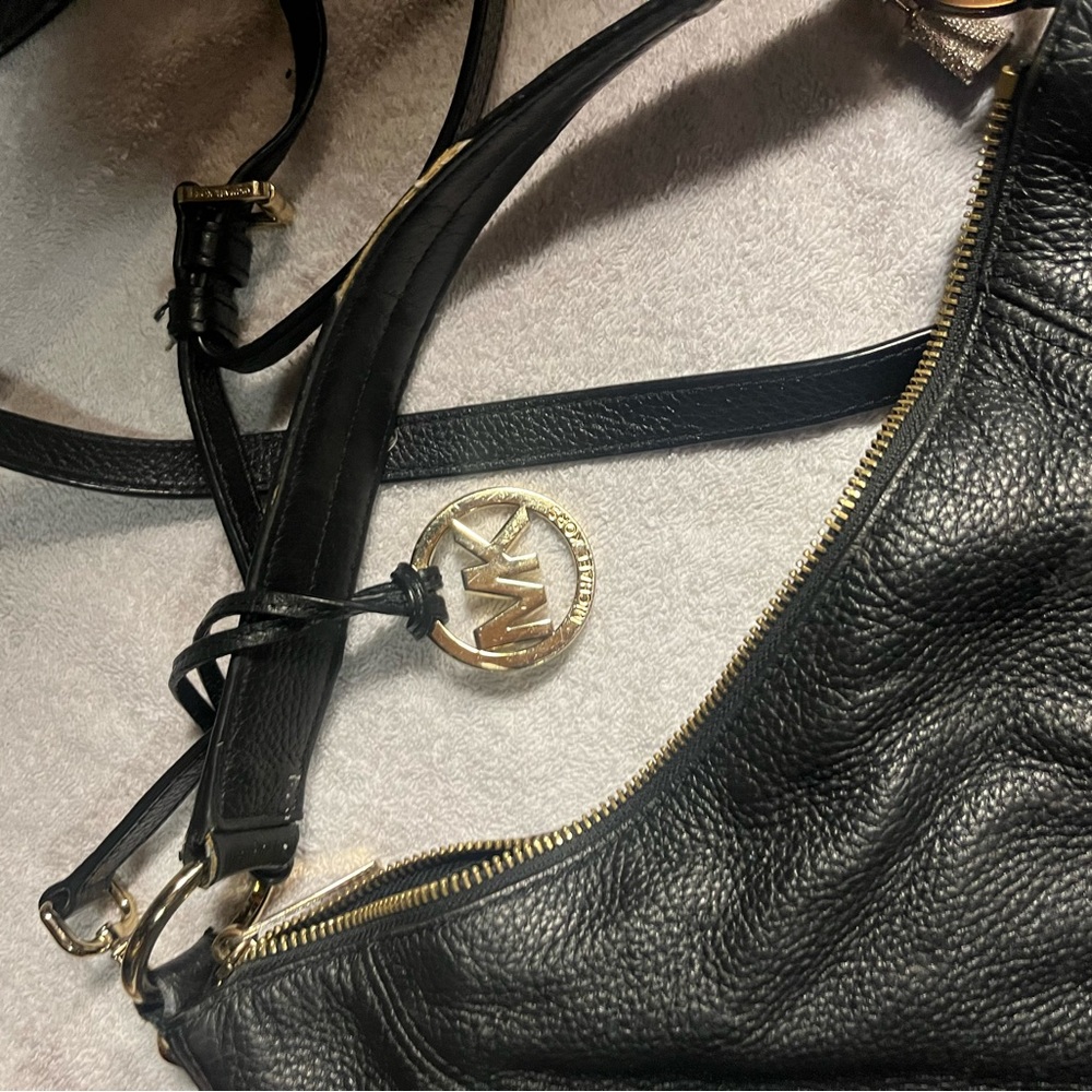Very nice Michael kors purse lot of in side pockets